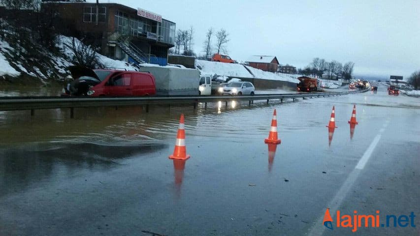 Bllokohet rruga te Kroi i Mbretit, në vendin e ngjarjes janë FSK dhe policia