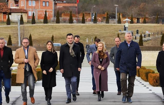 Sejdi Hoxha e nis ditën me homazhe në Prekaz, Morinë e Drenas