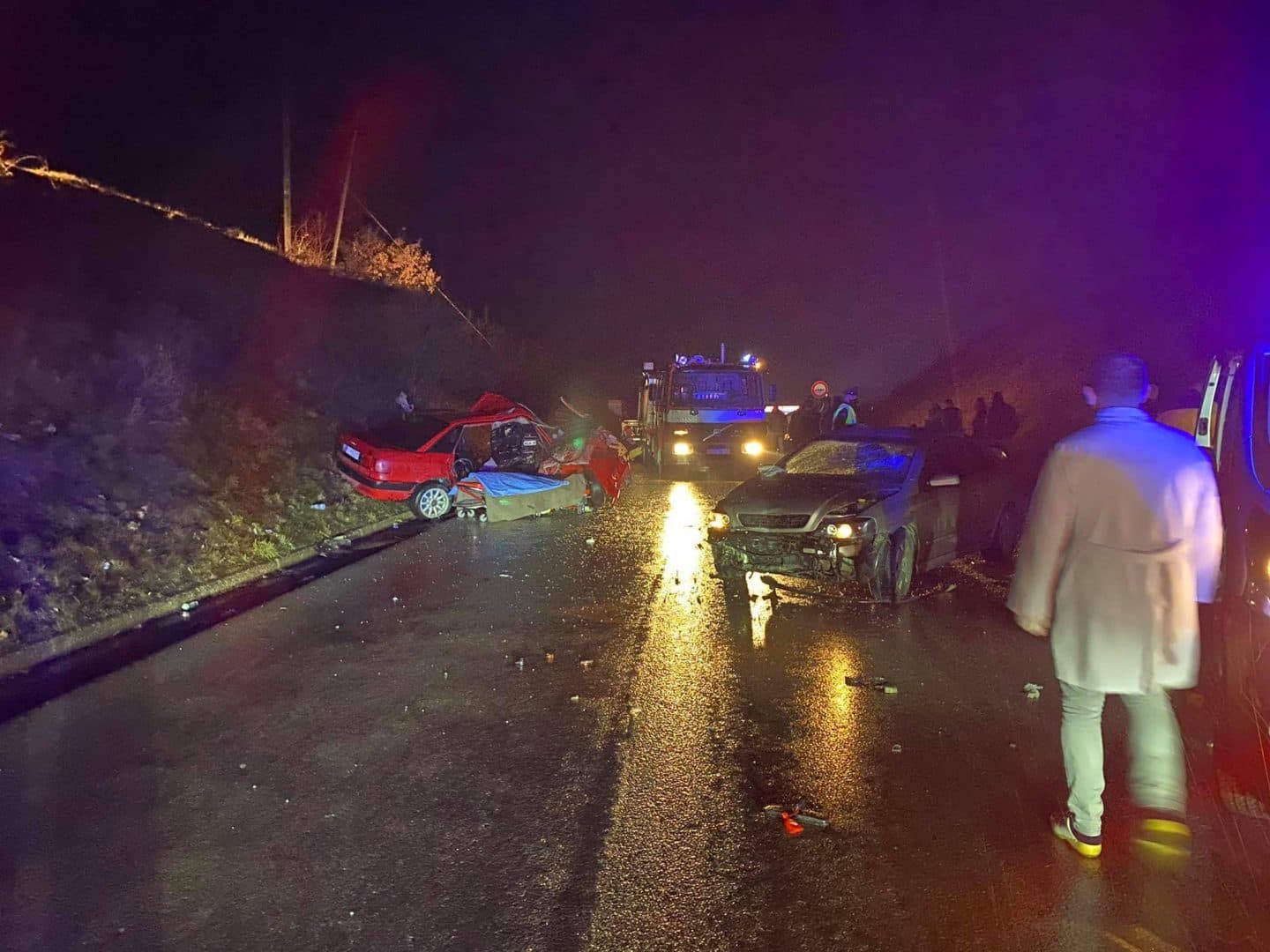 Konfirmohet viktima e parë dyshohet edhe për një tjetër të vdekur nga aksidenti mes 4 veturave në Arllat (VIDEO)