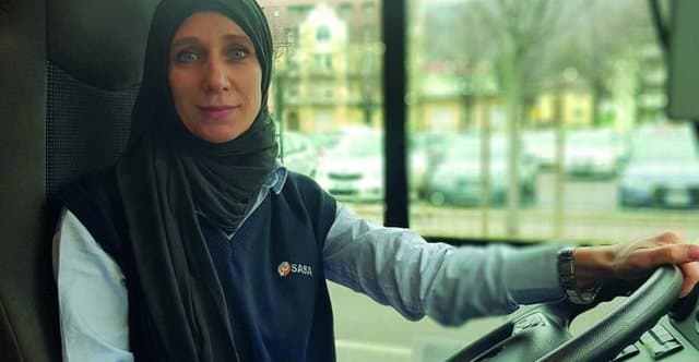 “Me shami dhe shofere autobusi në Itali”, njihuni me Bukurien, shqiptaren nga Kavaja