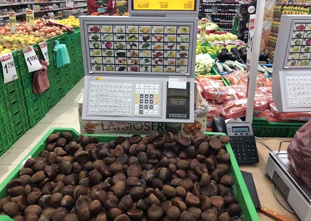 Gështenja të mykura dhe të krimbura largohen nga tregu