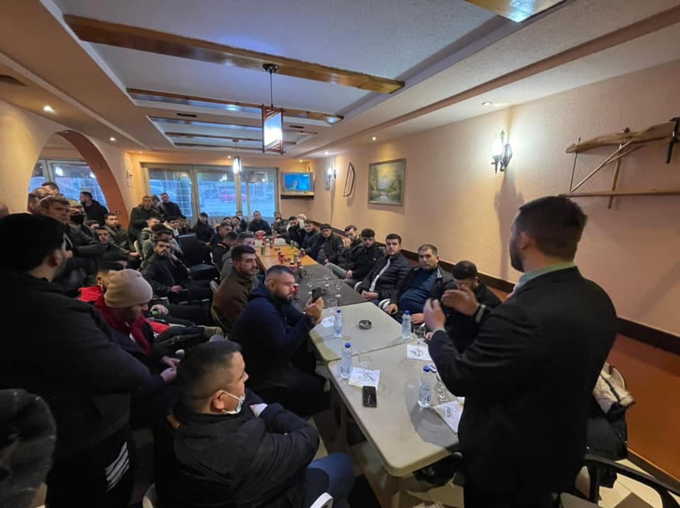 Mergim Lushtaku në Runik të Skenderajt: Ndihem krenar me mbështetjen që po më ofroni në çdo vend të Kosovës(FOTO)