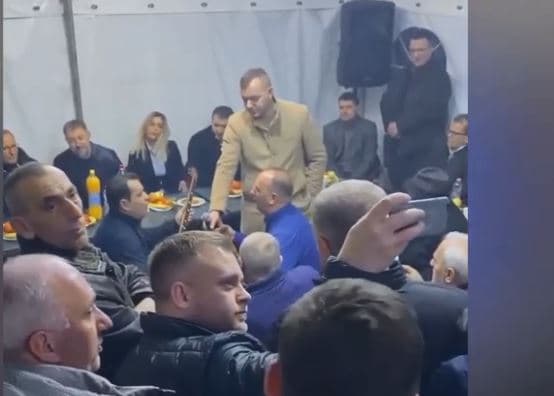 “T’fala Parisit e t’fala Brukselit, jemi ushtarët e Kadri Veselit”, kështu zhvillohet fushata e PDK-së në Drenicë