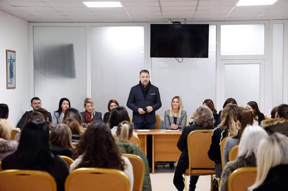 Sami Lushtaku takon Gratë Demokratike në Skenderaj (FOTO)