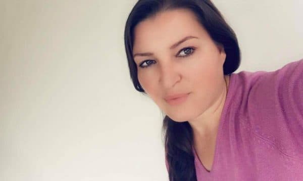 Vlora nga Skenderaj që punon profesionin e taksistes në Prishtinë