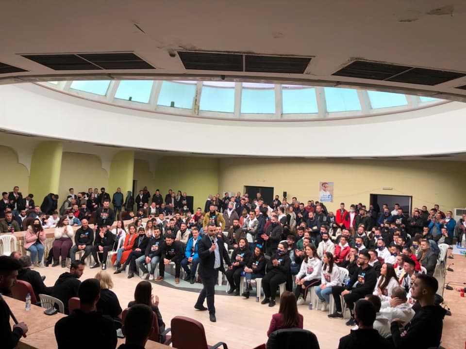 Pritje madheshtore për Donjet BIslimin në Mitrovicë (FOTO)