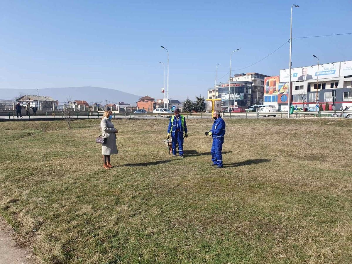 Drenasi po përkujdeset që hapësirat gjelbëruese të jenë të pastëra
