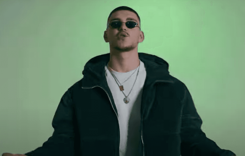 Rep skenës së Kosovës i shtohet edhe një super talent, Drilli, djaloshi i ri që synon majat e suksesit në rep (VIDEO)
