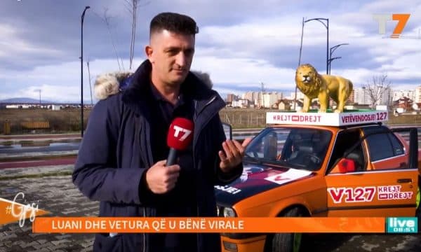 Flet simpatizanti i VV’së që vendosi luanin mbi veturë