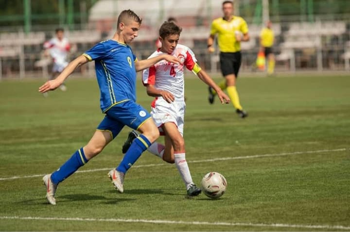 Familja heroike Jashari, po rrit një yll të ri futbolli