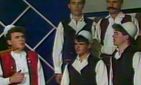 Video e rrallë e Hamëz Jasharit duke kënduar me Ilir Shaqirin