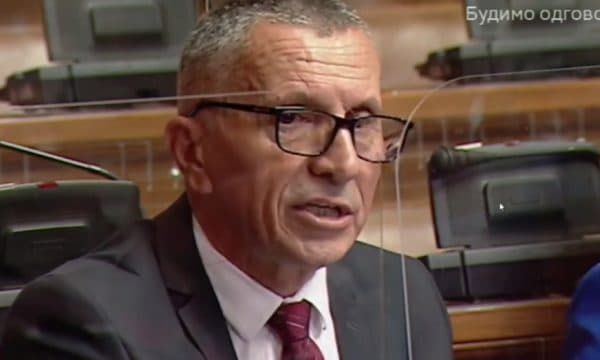 Pas fjalimit në Kuvend, Kamberi i drejtohet edhe përmes Facebook-ut SHBA’së e BE’së për termin racist “shiptari”