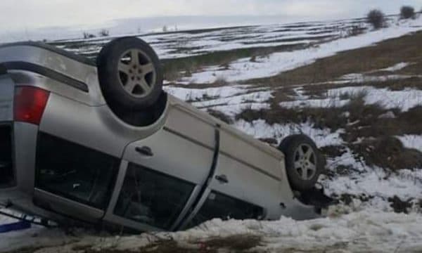 Lajmi i Fundit: Aksident trafiku në Polac të Skenderajt, rrotullohet makina nën rrugë (FOTO)