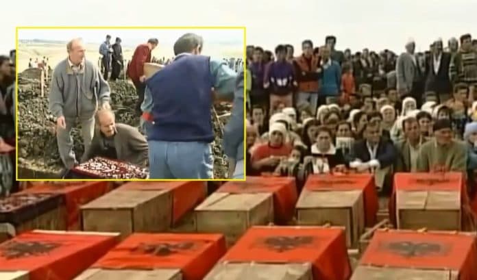 Pamje të rralla nga varrimi i 24 civilëve të vrarë në Likoshan e Çirez