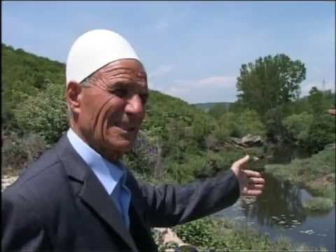 Video e dhimbshme: Si e varrosi nën ujë të lumit të ngrirë, trupin e pajetë të Shaban Polluzhës, djali i tij, kjo ishte arsyeja (VIDEO)