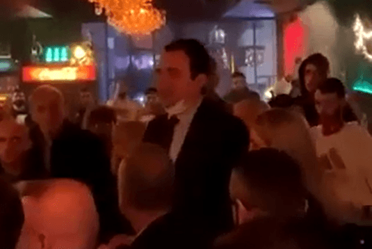 Ekskluzive: Publikohet videoja e Albin Kurtit, duke folur para përkrahësve të tij në Skenderaj, ja çfarë porosie dha (VIDEO)