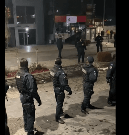 Lajmi i Fundit: Momenti kur Albin Kurti gjuhet me vezë në Skenderaj (VIDEO)