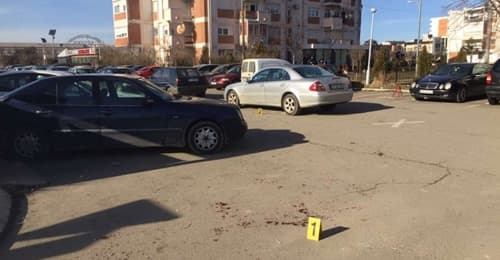 Theret me thikë një 19 vjeçar në Drenas, Policia në kërkim të dy të dyshuarve