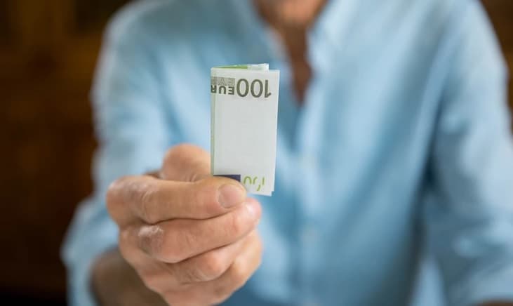 Lajm i mirë pë prindërit në Kosovë dhe pensionistët: Qeveria ndan nga 100 euro për fëmijë dhe pensionist këtë fundvit