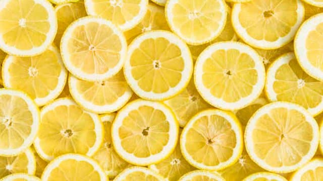 Si ta përdorni limonin për shëndetin e flokut dhe lëkurës