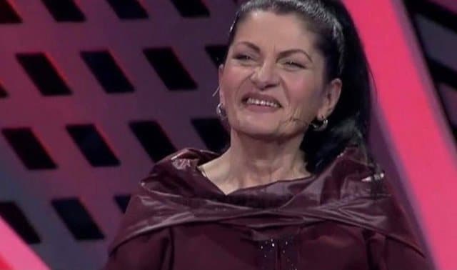 Poston foton pa grim, gjyshja 62-vjeçare e “Për’puthen 40+” jep mesazhin: Mos kini frikë…