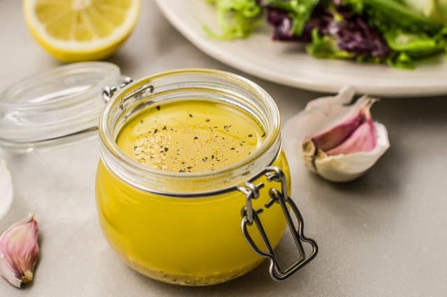 Kombinimi me hudhër e limon që zhbllokon arteriet dhe ul riskun e infarktit