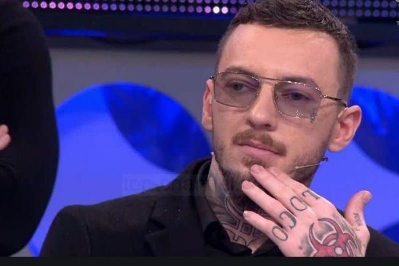 “Hajde të bëjmë kurban dikë”, Loco reagon pas largimit nga “Për’puthen”: Antonelës i kam kërkuar falje, Arjani është…