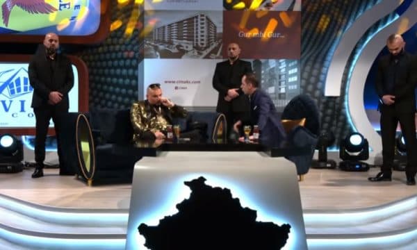 “Kobra i Prizrenit” shkon me 25 persona sigurim në emision: I tutna veç zotit