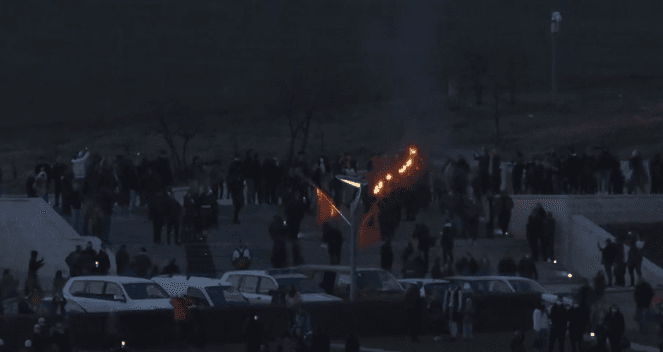 Skenderaj, në Prekaz, ndizen flakadanët për Natën e Zjarreve (FOTO)
