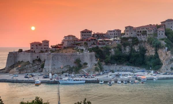 Ulqini mbyllet si pasojë e rritjes së rasteve me koronavirus