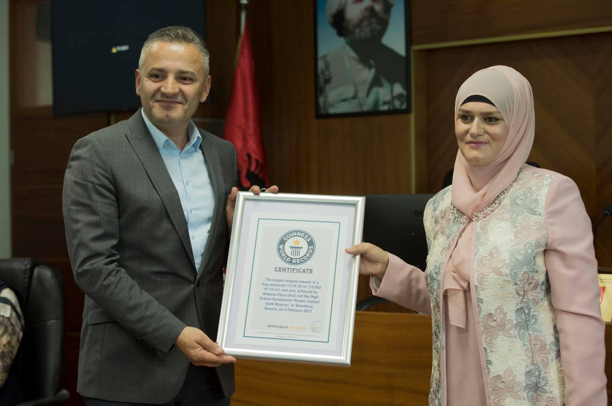 Komuna e Skenderajt nderon Arbnora Fejza-Idrizin e cila theu rekordin Guinness