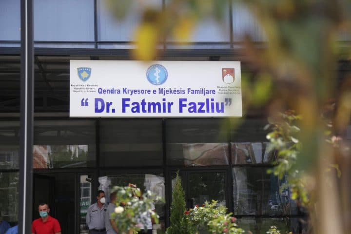 Skenderaj, gruaja dyshohet se e rrahu burrin e bën për spital, dërgohet në emergjencë