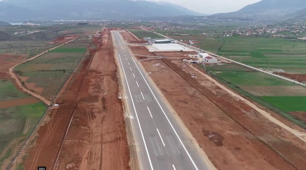 Pamje nga aeroporti i Kukësit
