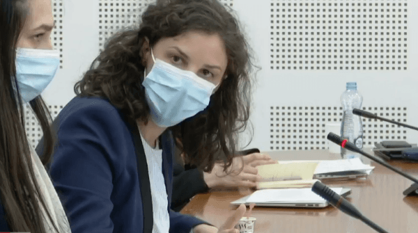 Ministrja e Ekonomisë paralajmëron se brenda muajsh do të zgjidhet problemi i mospagimit të rrymës në veri