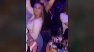 Të rinjët shqiptarë e harrojnë koronën, bëjnë qejf në lokale nate
