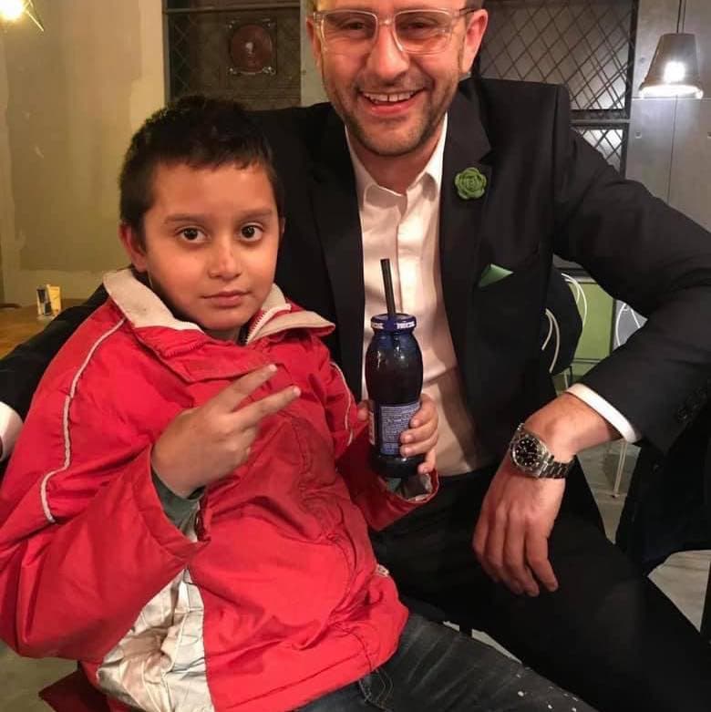 Featured image for Zbulohen shkaqet e vdekjes së 13-vjeçarit që mbante familjen nga lëmosha