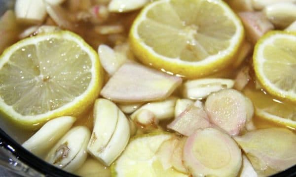 Hudhër Me Limon Për Të Pastruar Enët e Gjakut në 40 Ditë