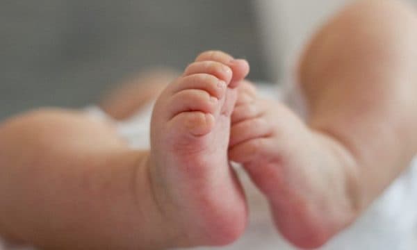 Lind për herë të parë në botë fëmija me 3 organe gjenitale, habiten mjekët