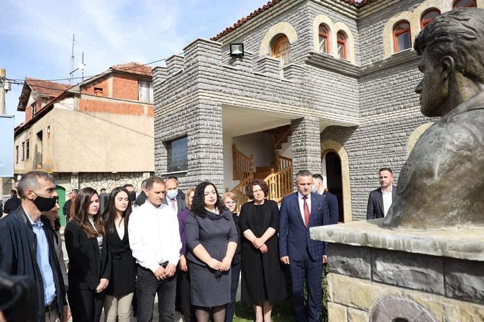 Nderohen me homazhe, heroi Ilaz Kodra si dhe dëshmorët e martirët e rënë me datën 30 prill
