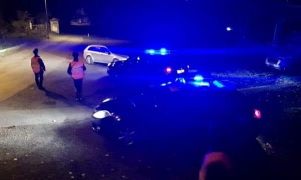 Aksidentohen dy vetura në Skenderaj, lëndohen 7 persona