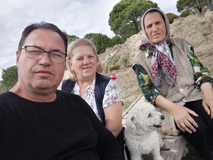 “Shpirtat e mi, ma keni tha zemrën”, fjalët rrënqethëse të vajzës për babain, nënën e gjyshen që vdiqën pas helmimit në Shqipëri