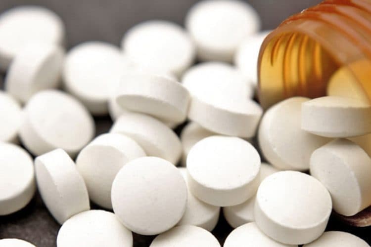 Featured image for Çfarë Ndodh Me Trupin Nëse Përdorni Njëkohësisht Aspirinë dhe Ibuprofen