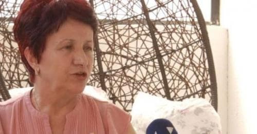 Flet nëna e Distria Krasniqit: Para se me marrë medaljen na ka thirrë me kamerë