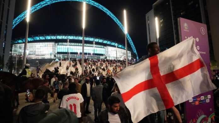 Çmenduri me çmimet e biletave, 4 tifozë paguajnë 70 mijë euro për të parë Angli-Itali në ‘Wembley’