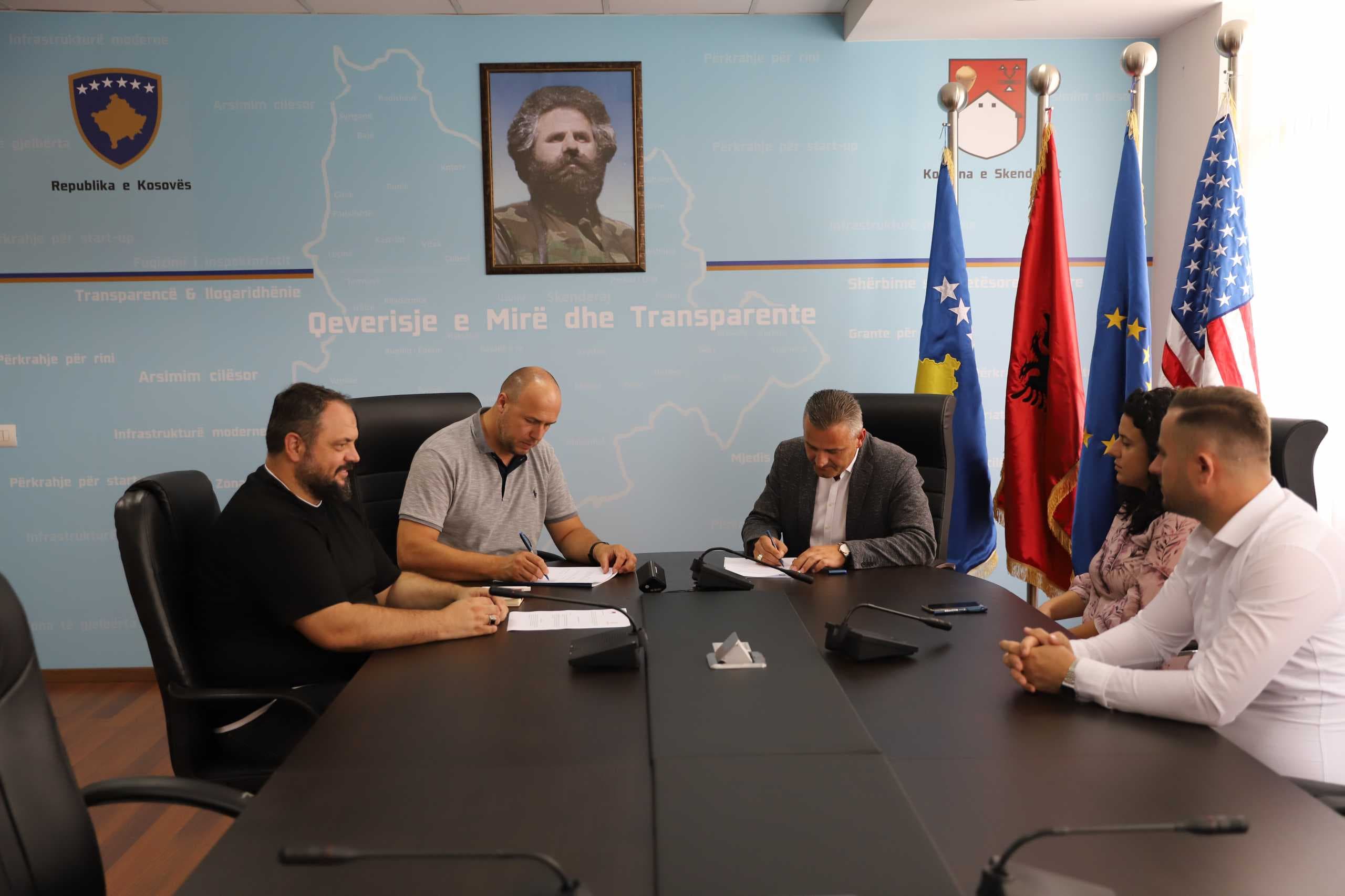 Kryetari Jashari nënshkruan marrëveshjen për ndërtimin e Qendrës për Persona me Nevoja të Veçanta në Skenderaj