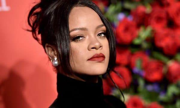 Rihanna bëhet miliardere!