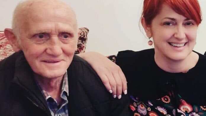 Vdes babai i Eliza Hoxhës