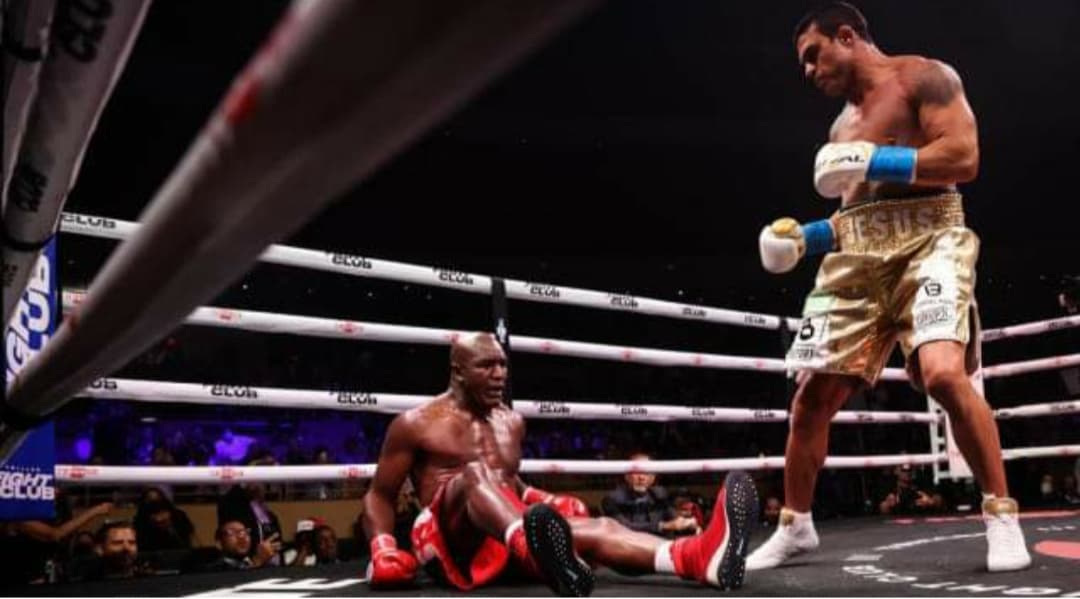 Legjenda e boksit Holyfield nokautohet në raund të parë