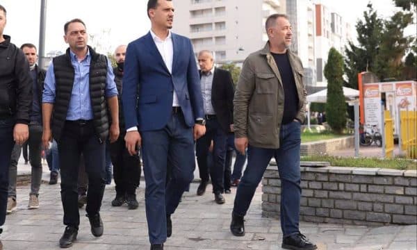 Djali i ish presidentit Hashim Thaçi i bashkohet Sami Lushtakut për fitoren e PDK së në Skenderaj (FOTO)