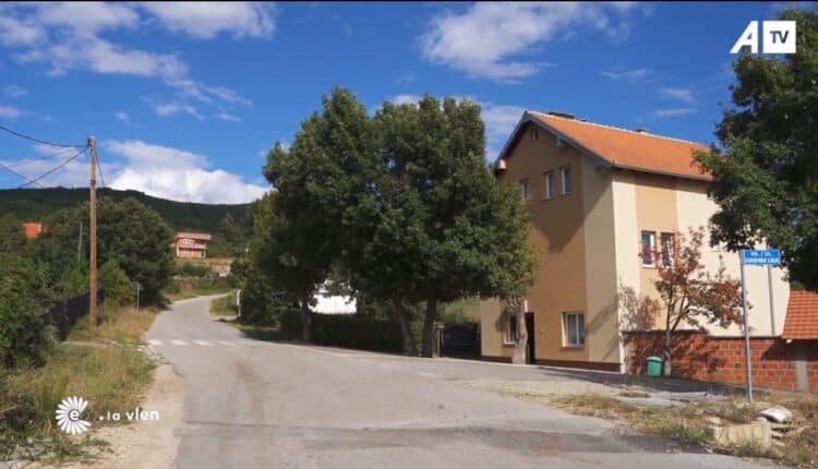 Kjo ndodhi në Drenicë – Pleqtë e fshatit të Drenasit i zbardhi mëngjesi duke përcjellë njëri-tjetrin